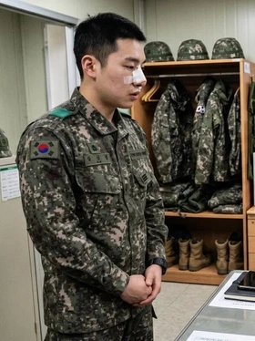 Xu hướng 'dao kéo' của binh sĩ Gen Z làm khó quân đội Hàn