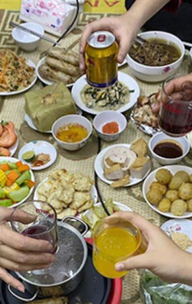 'Vì sao mâm nhậu để qua đêm bị thiu, còn nhậu xuyên đêm thì không?'
