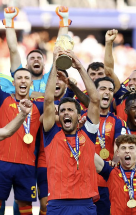 Vô địch World Cup nhưng Tây Ban Nha không được mang cúp thật về, vì sao?