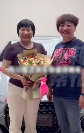 Nhân viên được chủ quán tặng ô tô BMW để đi làm đỡ mệt