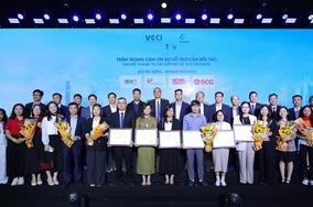 SCG và 7 công ty thành viên được vinh danh Top 100 doanh nghiệp bền vững 2025