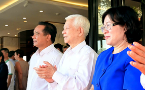 Cầu đi bộ qua sông Sài Gòn