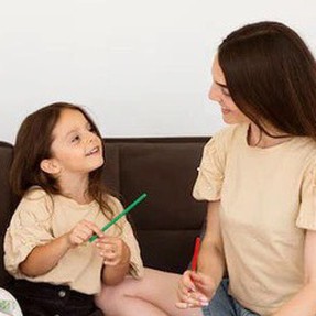 Những cụm từ khiến trẻ tổn thương mà chuyên gia khuyên cha mẹ cần tránh