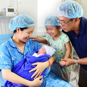 Miệng nói 'con trai hay gái đều quý như nhau' nhưng cha mẹ Việt có thực sự làm được?