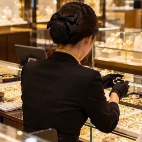 Kế toán PNJ chiếm đoạt hơn 20 tỉ đồng đánh bạc, cửa hàng trưởng kiểm soát tiền ra sao?
