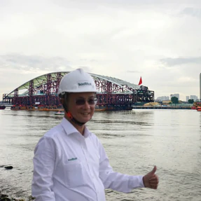 Cầu đi bộ qua sông Sài Gòn được hợp long ra sao, khi nào đưa vào khai thác?