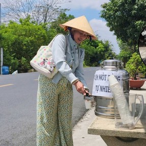 Giữa trưa có ly nước giải khát mà khỏi tốn tiền: Người cho và người nhận ai cũng vui