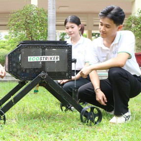 Sinh viên Đà Nẵng sáng tạo robot diệt cỏ bằng laser