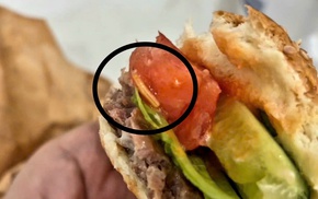 Xác minh thông tin bánh mì của một thương hiệu lớn ở Đà Nẵng có dòi bò lúc nhúc