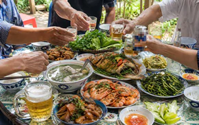Chuyện uống rượu 'tới bến' và tin đồn bụi tre 'có ma'