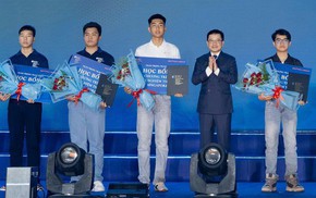 13 tân sinh viên là thủ khoa tại Trường đại học Quốc tế Miền Đông được đi Singapore trải nghiệm
