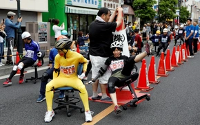 Nhật Bản: Đua ghế văn phòng trên đường phố