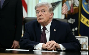 Ông Trump nói nghiêm túc cân nhắc việc rút Mỹ khỏi NATO