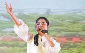 Khán giả 'cháy' hết mình dù trời mưa lớn đêm gala Việt Nam Xanh 2025