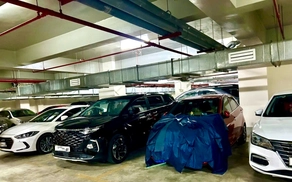 Gửi xe điện quá đỗi khổ cực, hầm chung cư không cho đậu, sạc, vậy sao chuyển đổi xanh?