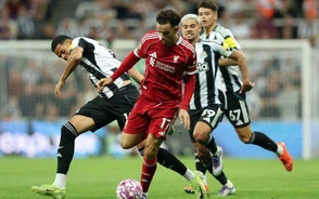Liverpool đấu Newcastle: 3 điểm ở lại Anfield?