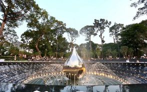 Mãn nhãn màn trình diễn nhạc nước tại công viên số 1 Lý Thái Tổ