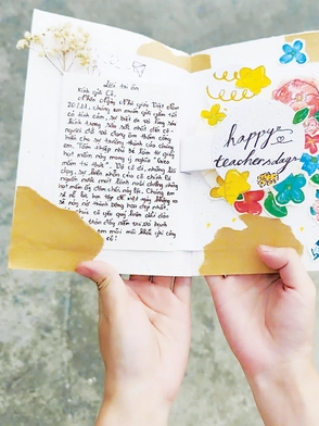 Chiếc thiệp mừng 20-11 nảy mầm độc đáo của nữ sinh Trường THPT Lý Thái Tổ
