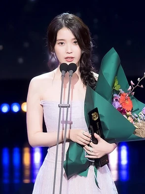 IU là nữ diễn viên xuất sắc nhất và được yêu thích nhất năm 2025 nhờ bộ phim này