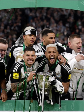 Thắng Liverpool, Newcastle vô địch Cúp liên đoàn Anh