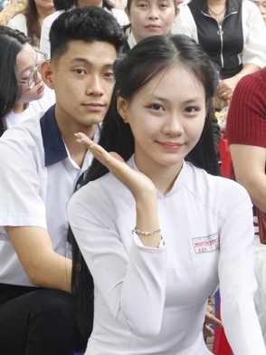 Hiệu trưởng Trường THPT Nguyễn Văn Cừ dặn học trò: đừng để những ước mơ còn dang dở