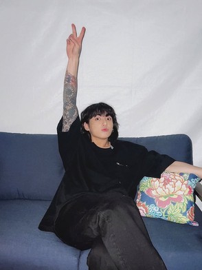 Jungkook có bài hát giữ top Billboard hơn 100 tuần