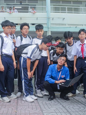 Học sinh Trường THCS Độc Lập thích thú tham gia Ngày hội Khoa học Sci-me