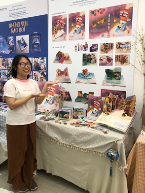 Gen Z khởi nghiệp với thiệp pop-up hình địa danh Việt Nam