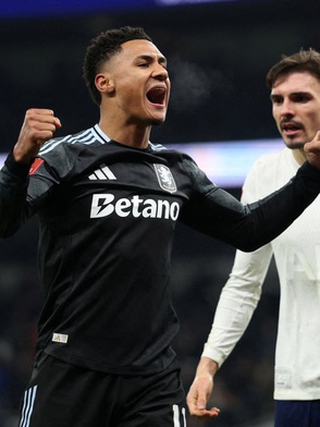 Fenerbahce đấu Aston Villa: 3 điểm cho đại diện nước Anh?