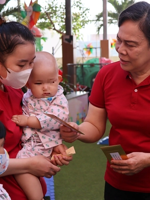 Mùa Tết ấm áp của các 'chiến binh nhí' tại bệnh viện Ung bướu TP.HCM