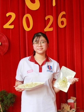 'Đầu bếp' teen trổ tài làm bánh, mứt ngày Tết