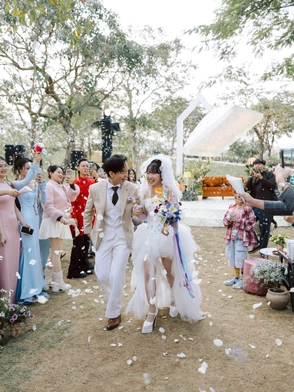 Hoàng Dũng ra mắt ca khúc tặng vợ trong đám cưới bí mật