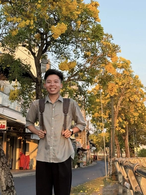 Ngắm con đường hoa kèn vàng siêu hot ở Cần Thơ