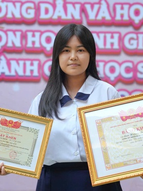 Học sinh tiêu biểu Trường THPT Nguyễn Du: Giỏi sử, mê bóng rổ, năng nổ Đoàn