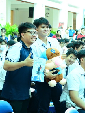 Trường THPT Nguyễn Hiền mở photobooth và boardgames tại Ngày hội Tự tin vào lớp 10