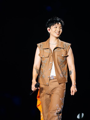 4 cặp cầu hôn trong ca khúc đám cưới của Hoàng Dũng tại concert Xoay tròn