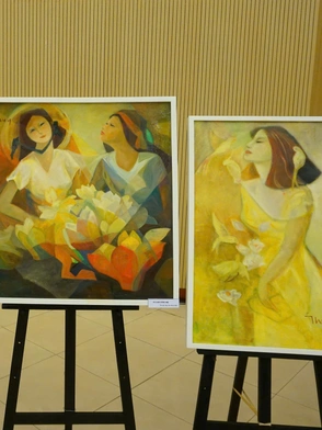 Tôn vinh vẻ đẹp người phụ nữ với triển lãm ‘Sắc màu cảm xúc’