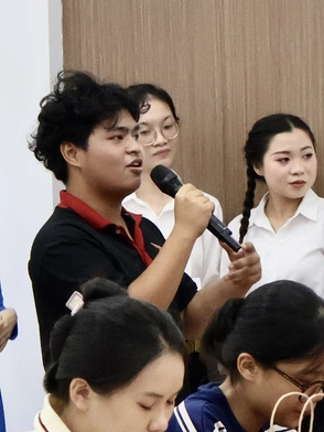 Hiểu bản thân là cách để người trẻ tự bảo vệ mình