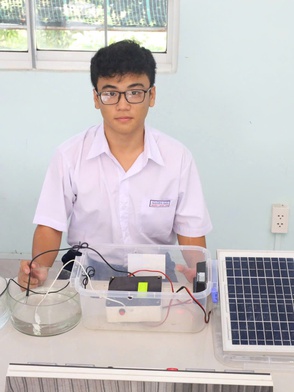 Nam sinh Tây Ninh chế tạo thiết bị giám sát và cảnh báo các thông số của nguồn nước