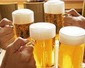 Tiếp khách ngoại, chỉ được dùng rượu, bia nội?