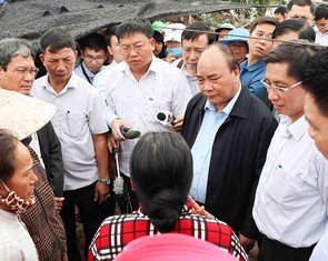 Thủ tướng kiểm tra việc khắc phục hậu quả bão số 12