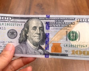 Miễn phạt 90 triệu đồng với người đổi 100 USD
