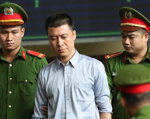 Vụ án đánh bạc ngàn tỉ: Nhà mạng, ngân hàng có vô can?