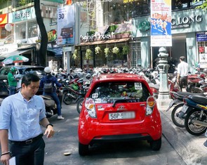 Hiến kế giành lại vỉa hè