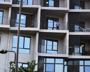 Hình ảnh nhà khoa học chỉnh sửa gen Trung Quốc bị quản thúc cẩn mật