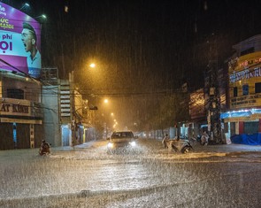 Nước sông Quảng Ngãi rút chậm, đã có người mất tích