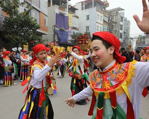 Cực vui đi hội làng Triều Khúc xem con đĩ đánh bồng