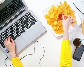 5 thủ phạm gây lên cân ở chốn công sở