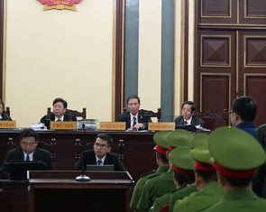 Ông Trần Bắc Hà đang ở Việt Nam hay qua Singapore chữa bệnh?