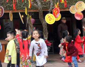 Văn Miếu không còn 'chim mồi', Bắc Ninh không cấm thưởng tiền quan họ